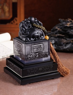 盛世宝印水晶胶摆件——商务馈赠与收藏的创意之选